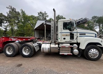 2013 Mack SemiTractor Truck